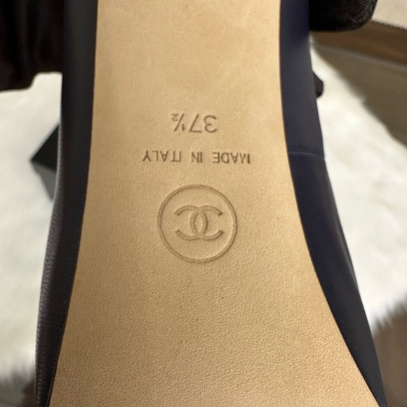 Auth Chanel Heels 👠 Excellent condition - Picture 12 of 17